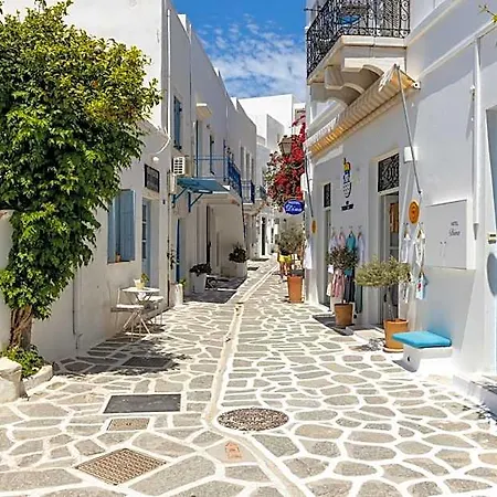 Dina * Parikia (Paros)