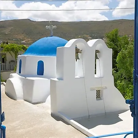 Dina * Parikia (Paros)